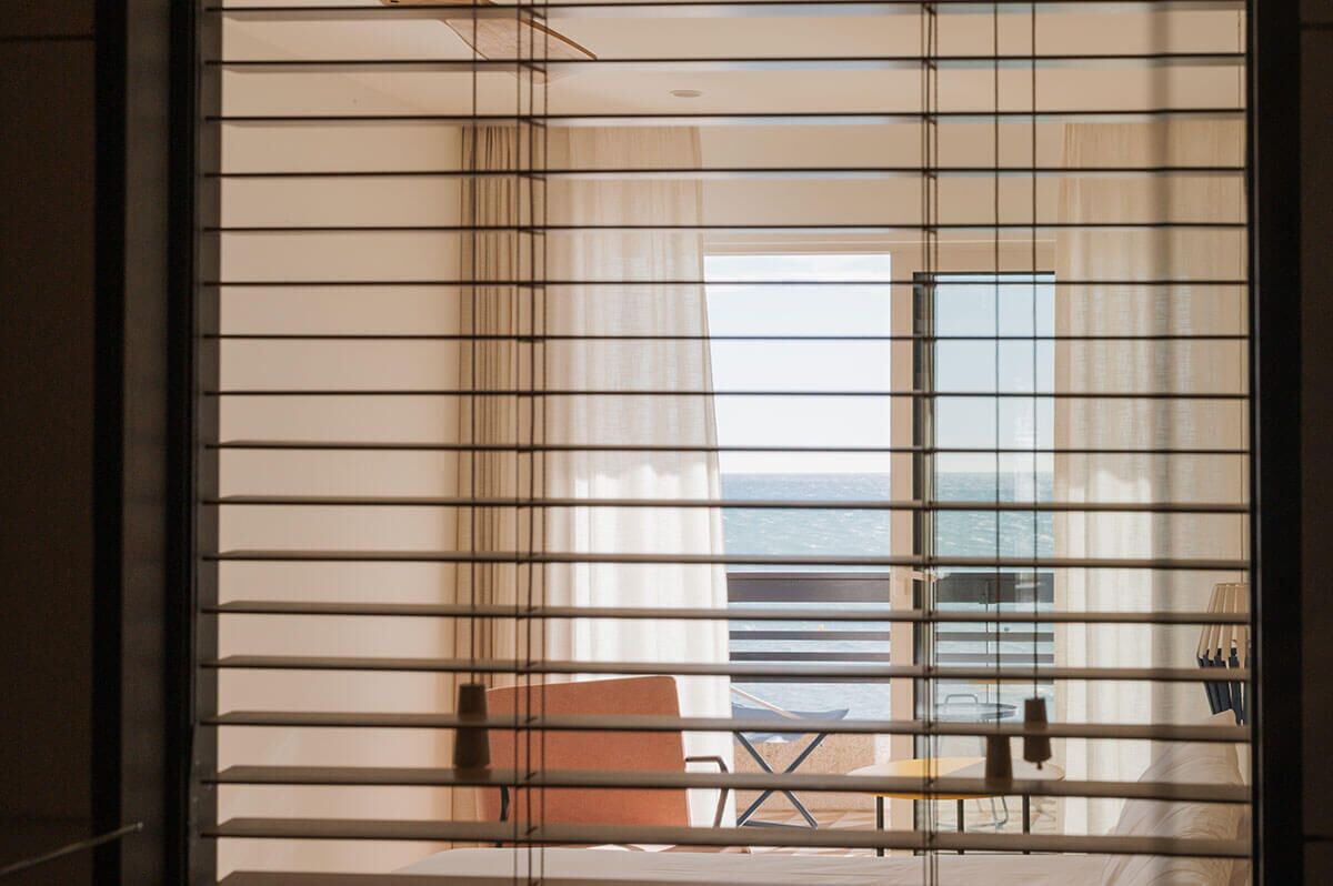 Hochwertige Bettwaren, Betten mit Memory-Foam-Matratzen, Zimmersafe