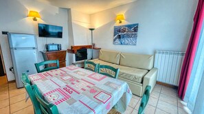 Classic Apartment, 1 Bedroom | Living area