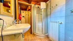 Duplex, 1 Bedroom | Bathroom | Shower, hair dryer, bidet, towels - Residence villa Frejus (Bardonecchia)