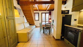 Duplex, 1 Bedroom | Living area | 70-cm LCD TV with satellite channels, TV