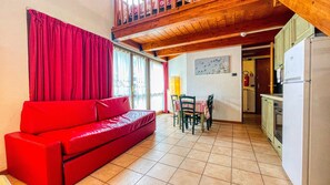Duplex, 1 Bedroom | Living area