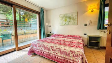 Appartamento Classic, 1 camera da letto | Una cassaforte in camera, tende oscuranti, lenzuola