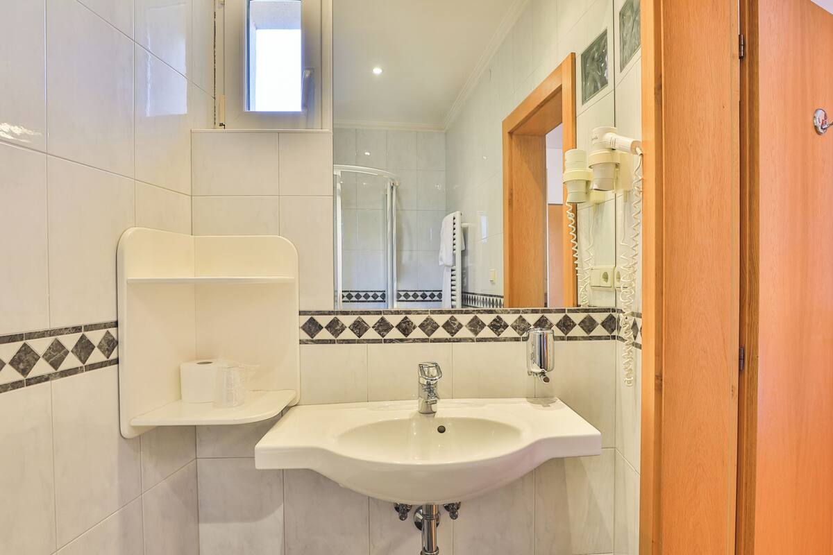 in-room safe, free wifi, bed sheets