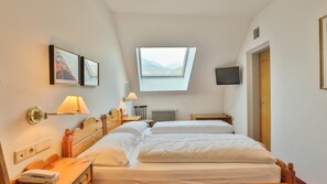 Standard Double Room, 2 Twin Beds | In-room safe, free WiFi, bed sheets - Hotel Sparerhof (Terlano)