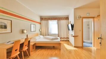 Chambre Quadruple Confort | Coffres-forts dans les chambres, Wi-Fi gratuit, draps fournis