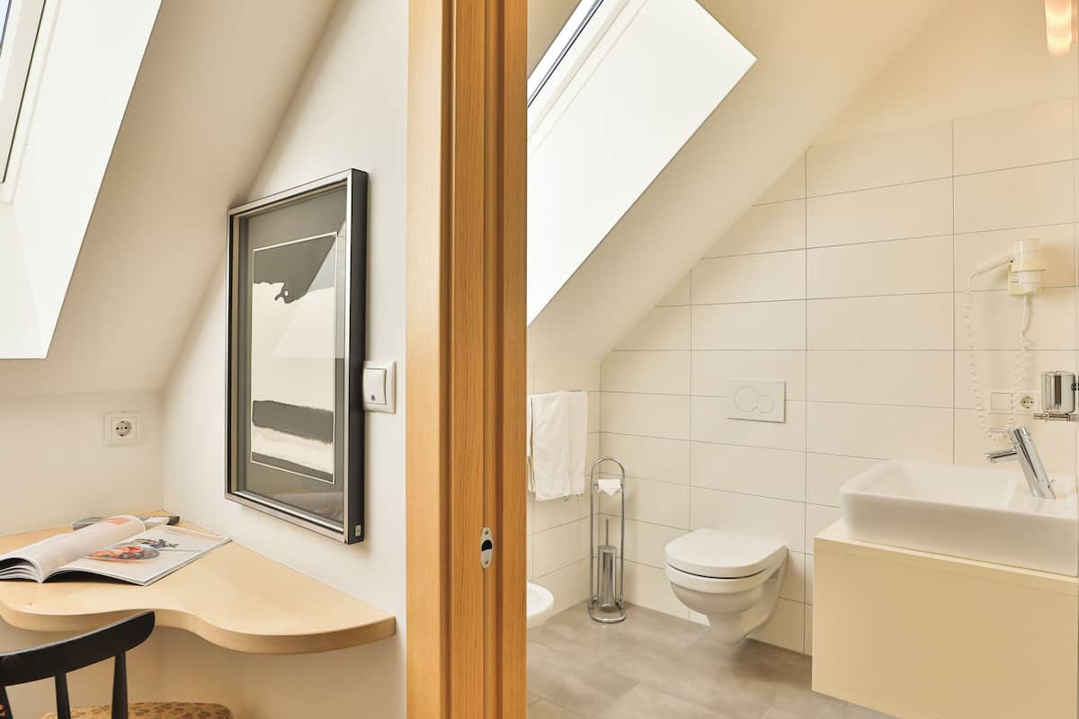 standard double room, 1 double bed | in-room safe, free wifi, bed sheets