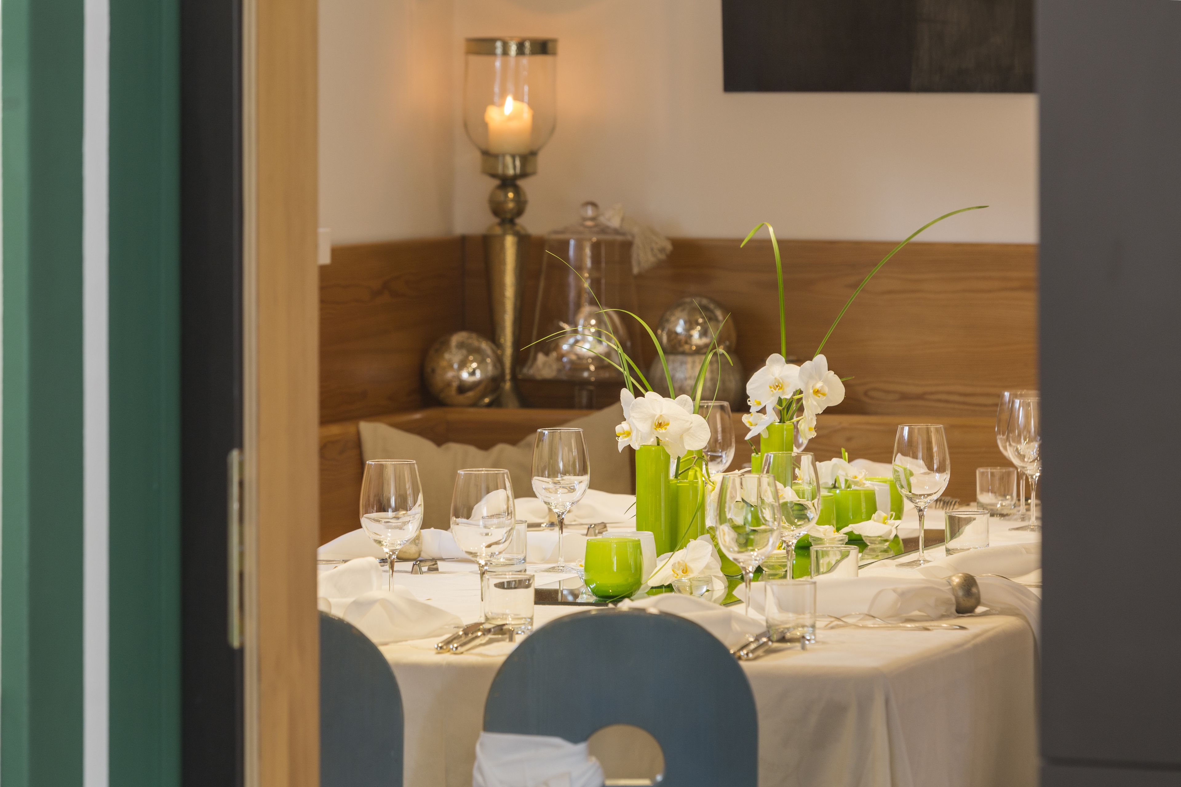 breakfast, lunch and dinner served