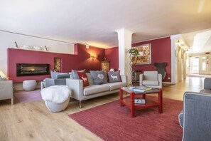 Coin salon dans le hall