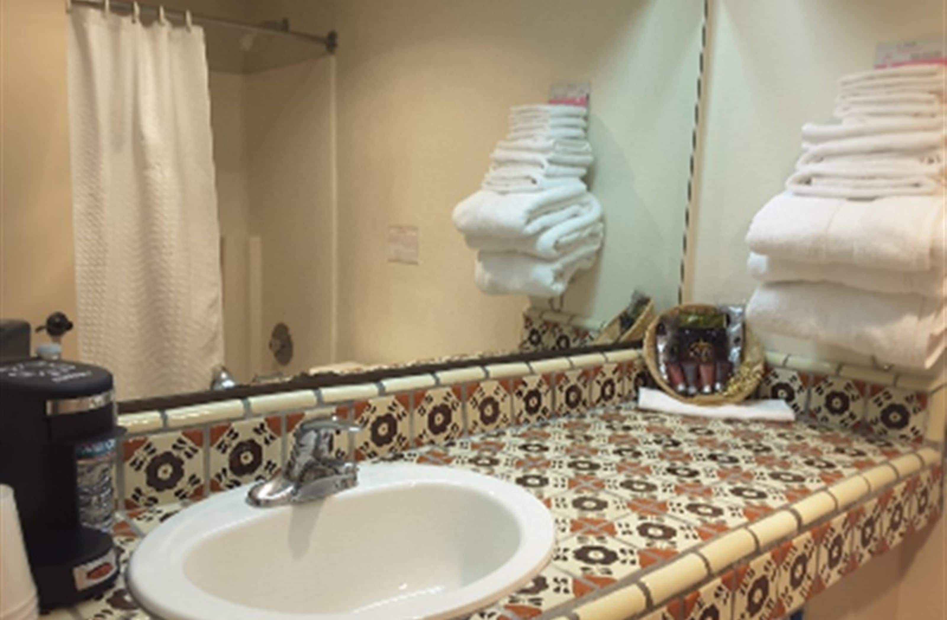 combined shower/bathtub, free toiletries, hair dryer, towels