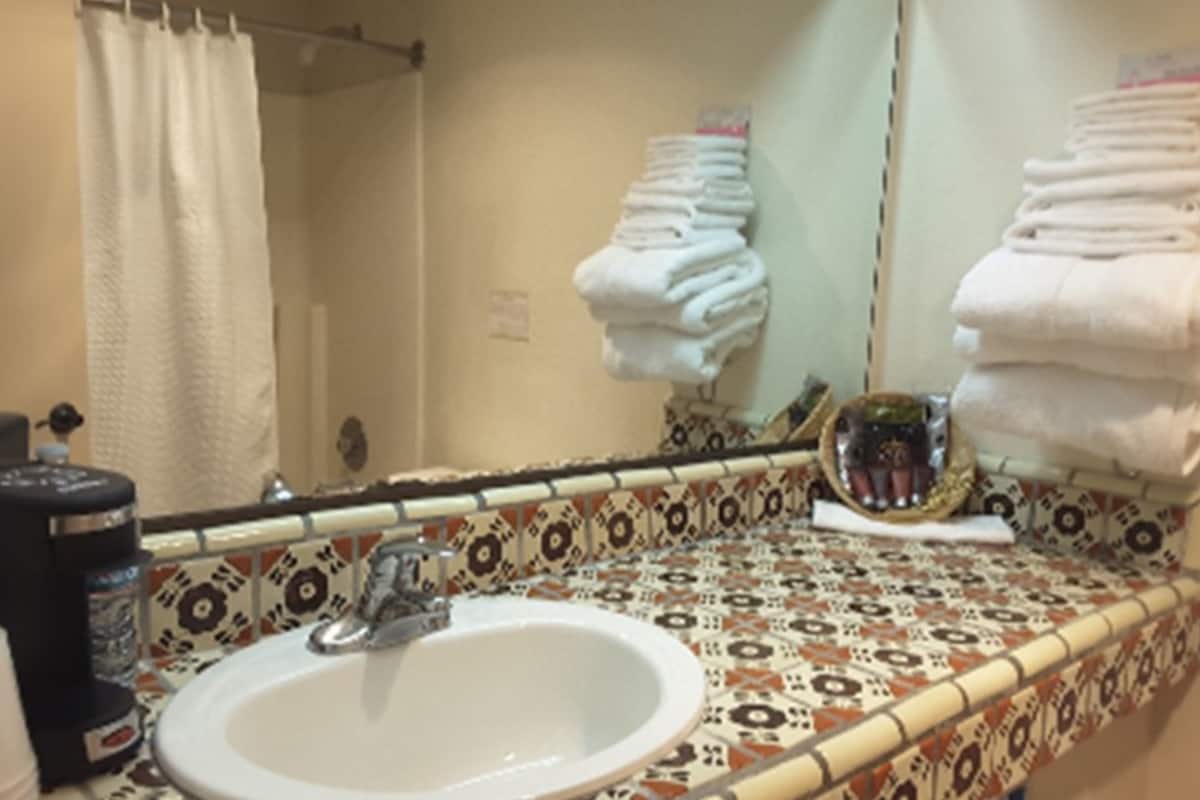 combined shower/bathtub, free toiletries, hair dryer, towels