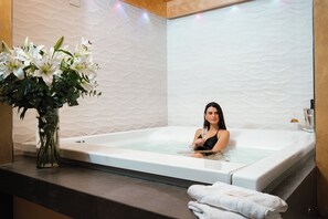 Couples treatment rooms, sauna, hot tub, steam room, Turkish bath - Ponte Vecchio Suites & Spa (Florence)