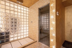 Espace de soins pour les couples, sauna, bain à remous, hammam, hammam