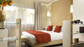 Superior Room | 1 bedroom, minibar, in-room safe, blackout curtains