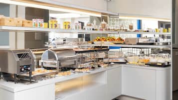 Daily continental breakfast (EUR 16 per person)