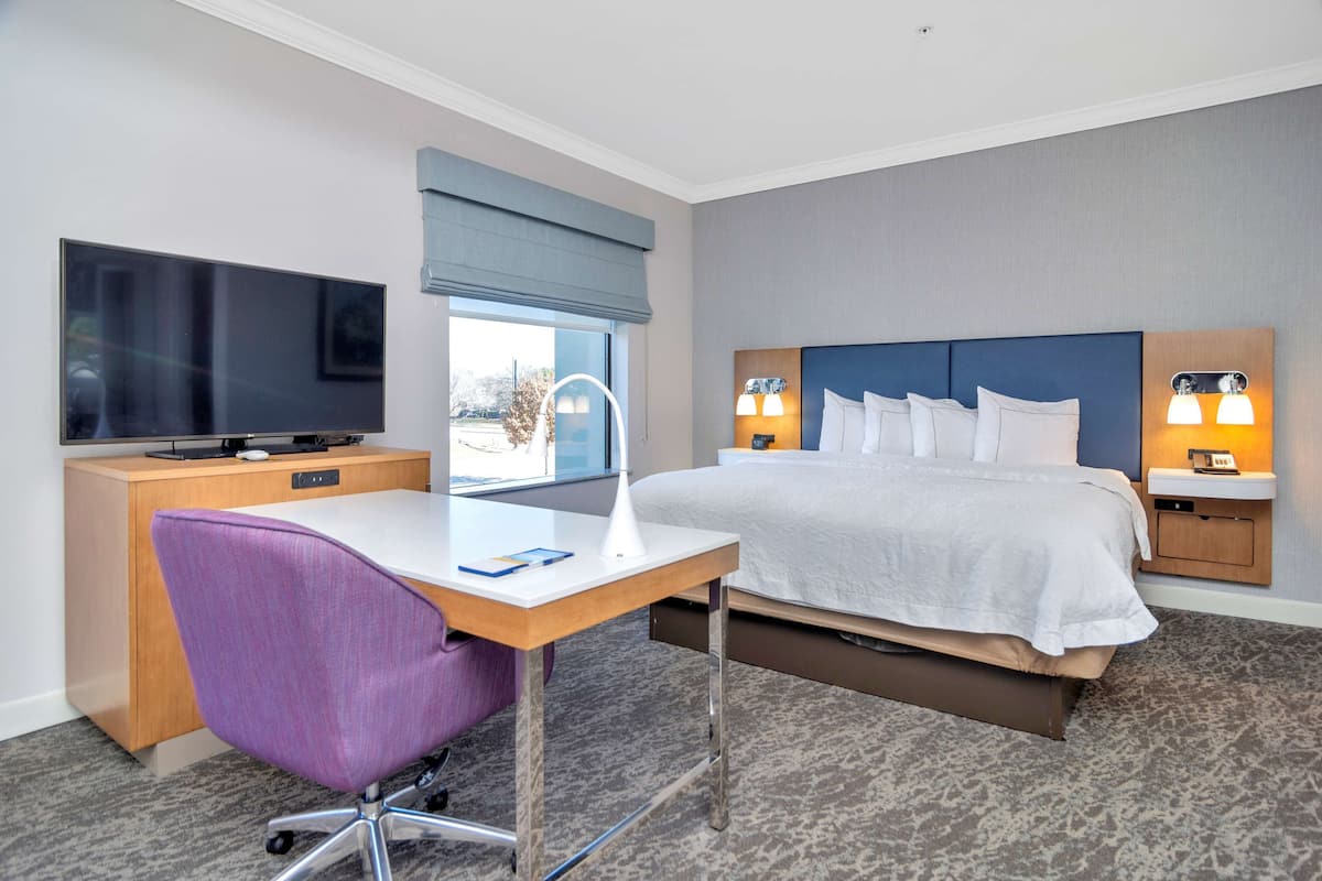 premium bedding, in-room safe, desk, laptop workspace