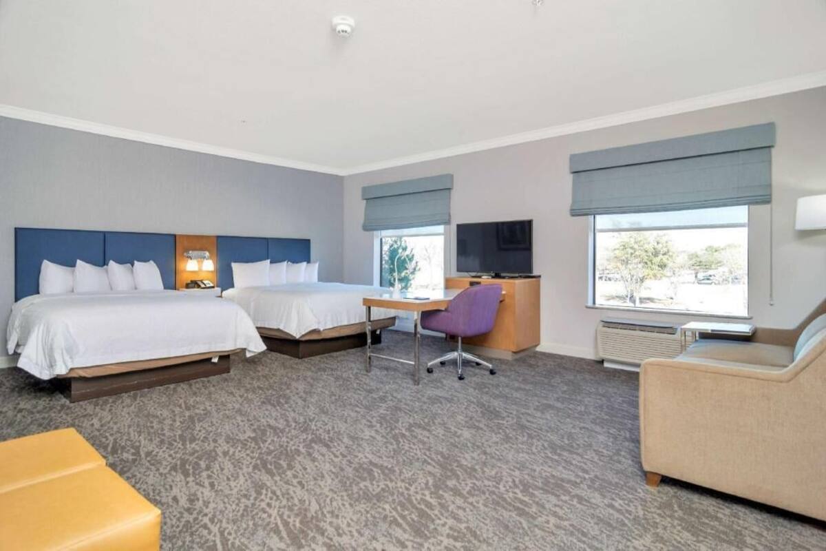 1 Schlafzimmer, hochwertige Bettwaren, Zimmersafe, Schreibtisch