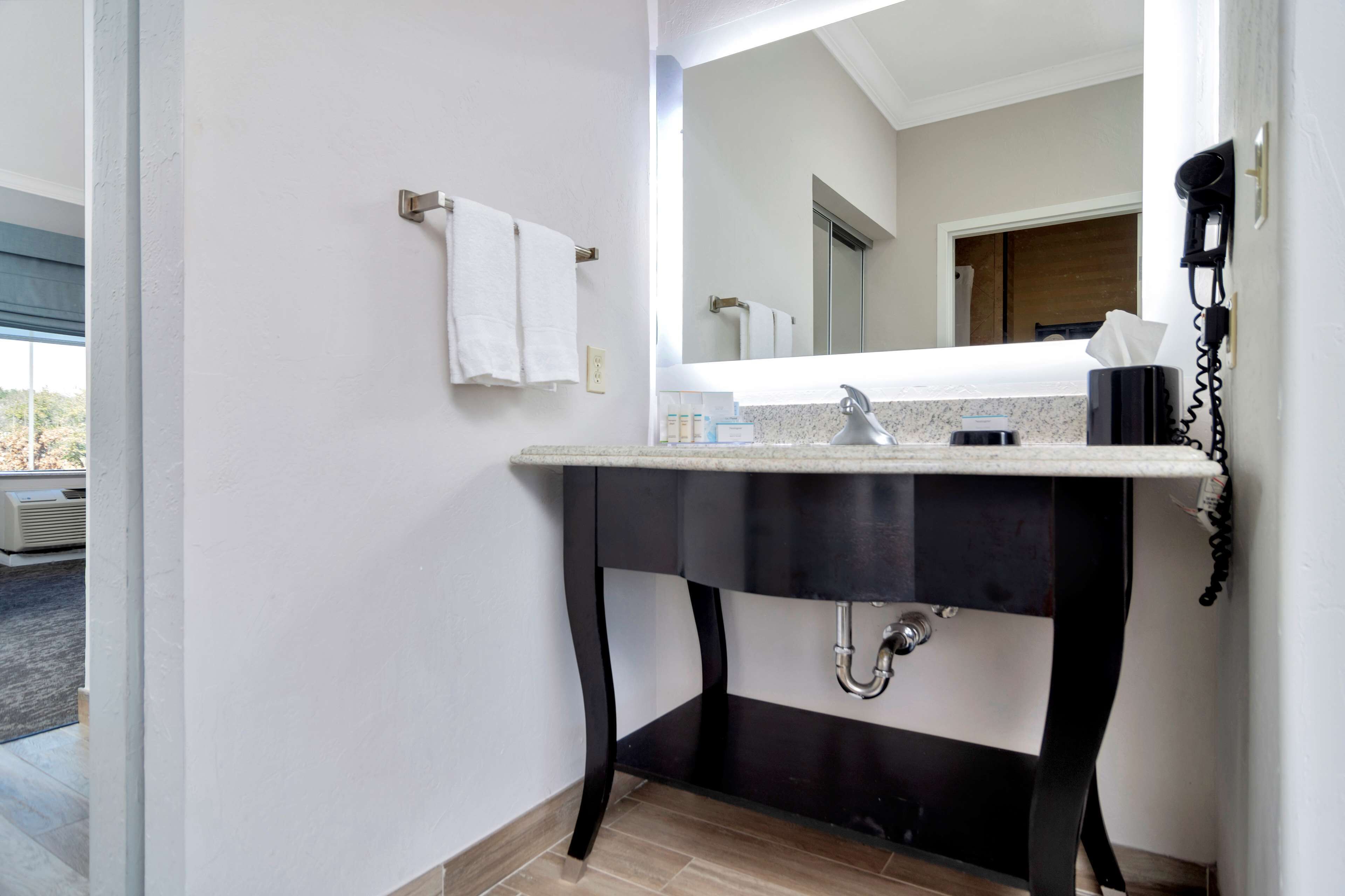 combined shower/bathtub, free toiletries, hair dryer, towels