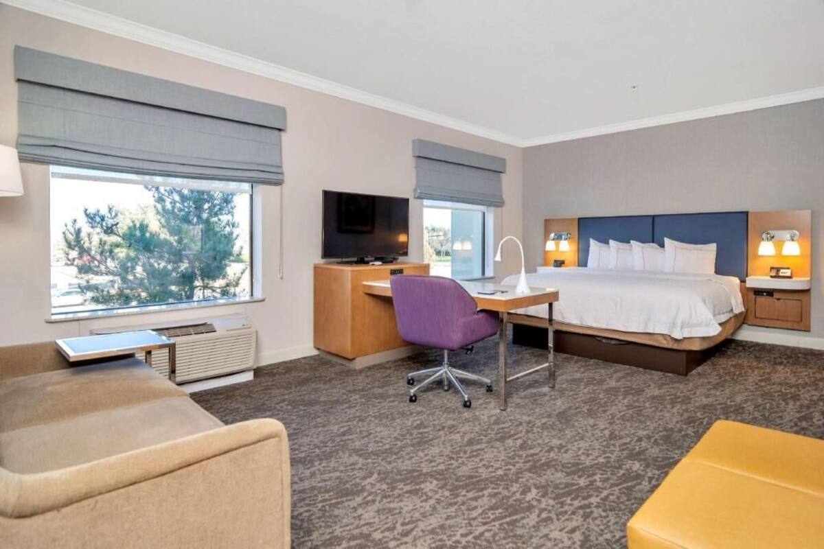 1 Schlafzimmer, hochwertige Bettwaren, Zimmersafe, Schreibtisch