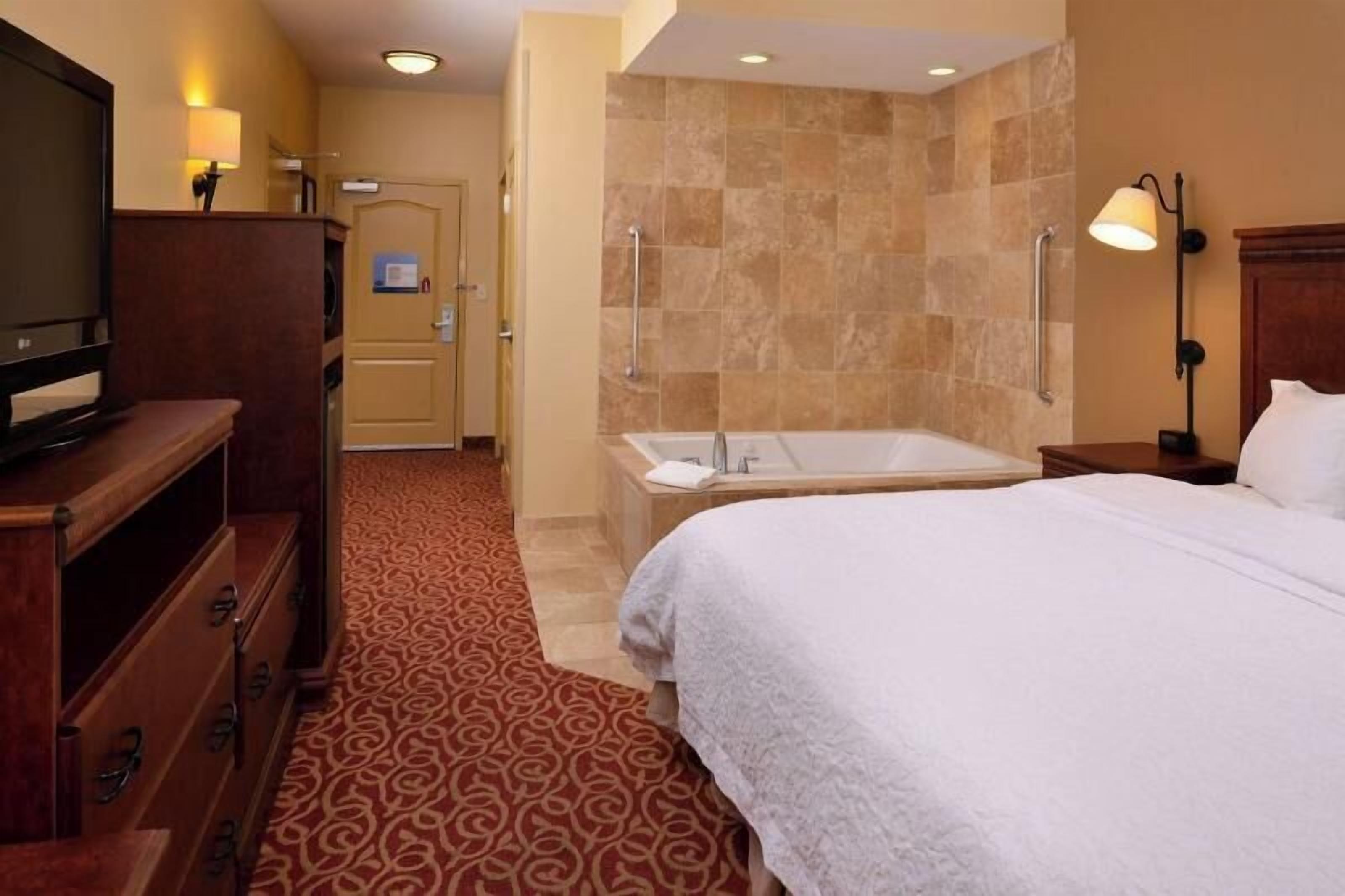 Két bảo mật tại phòng, bàn ủi/dụng cụ ủi quần áo 