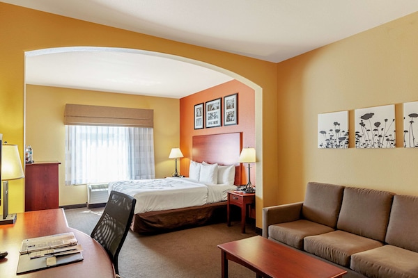 Sengetøy av topp kvalitet, senger med overmadrass og skrivebord