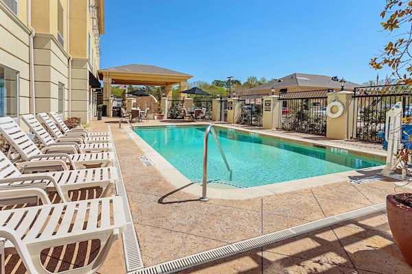 Sesongbasert utendørsbasseng