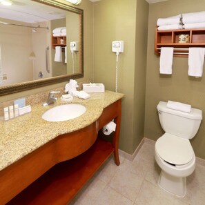 Shower, hair dryer, towels - Hampton Inn by Hilton Reynosa/Zona Industrial (Reynosa)