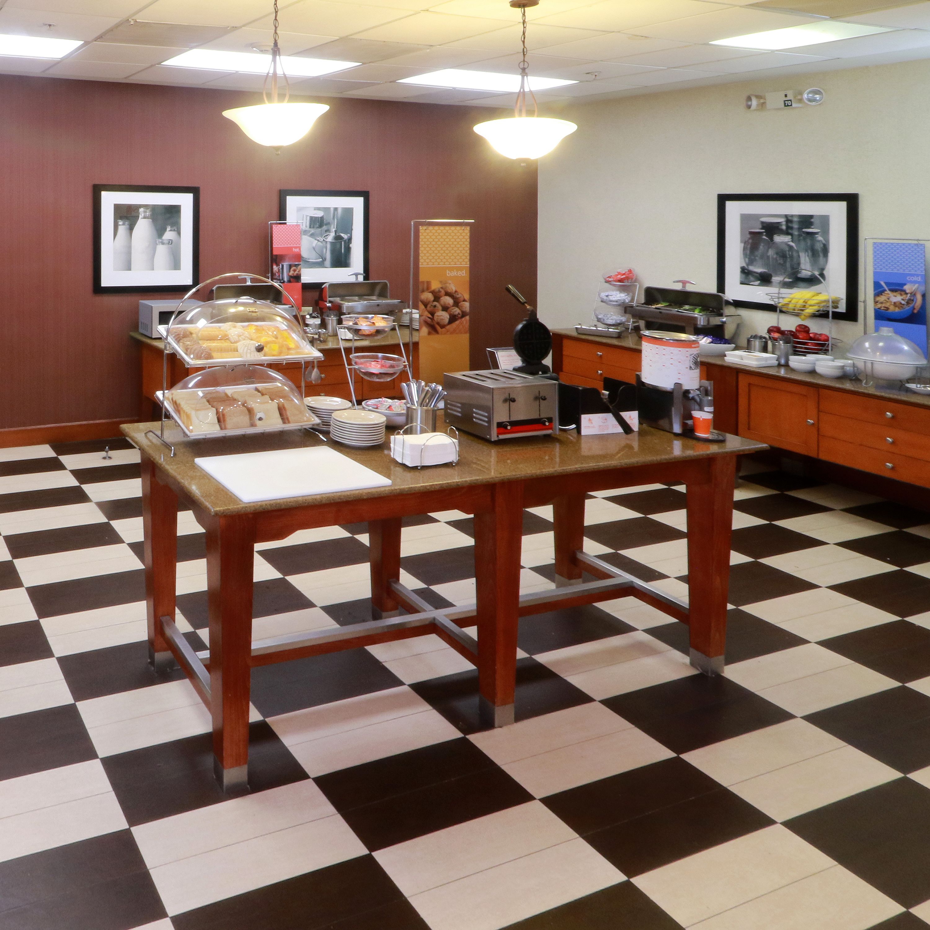 free buffet breakfast