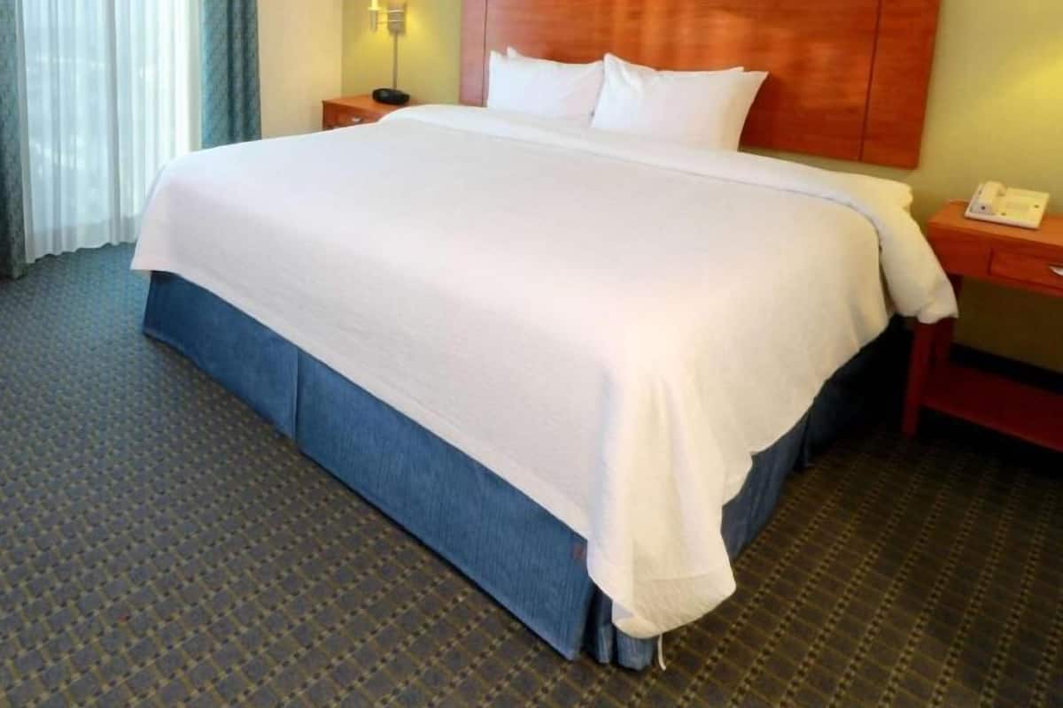 In-room safe, desk, laptop workspace, iron/ironing board