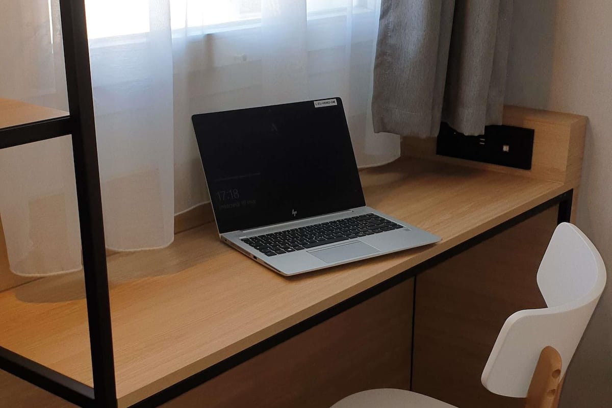 Room, 1 Double Bed | Individually decorated, individually furnished, desk, soundproofing