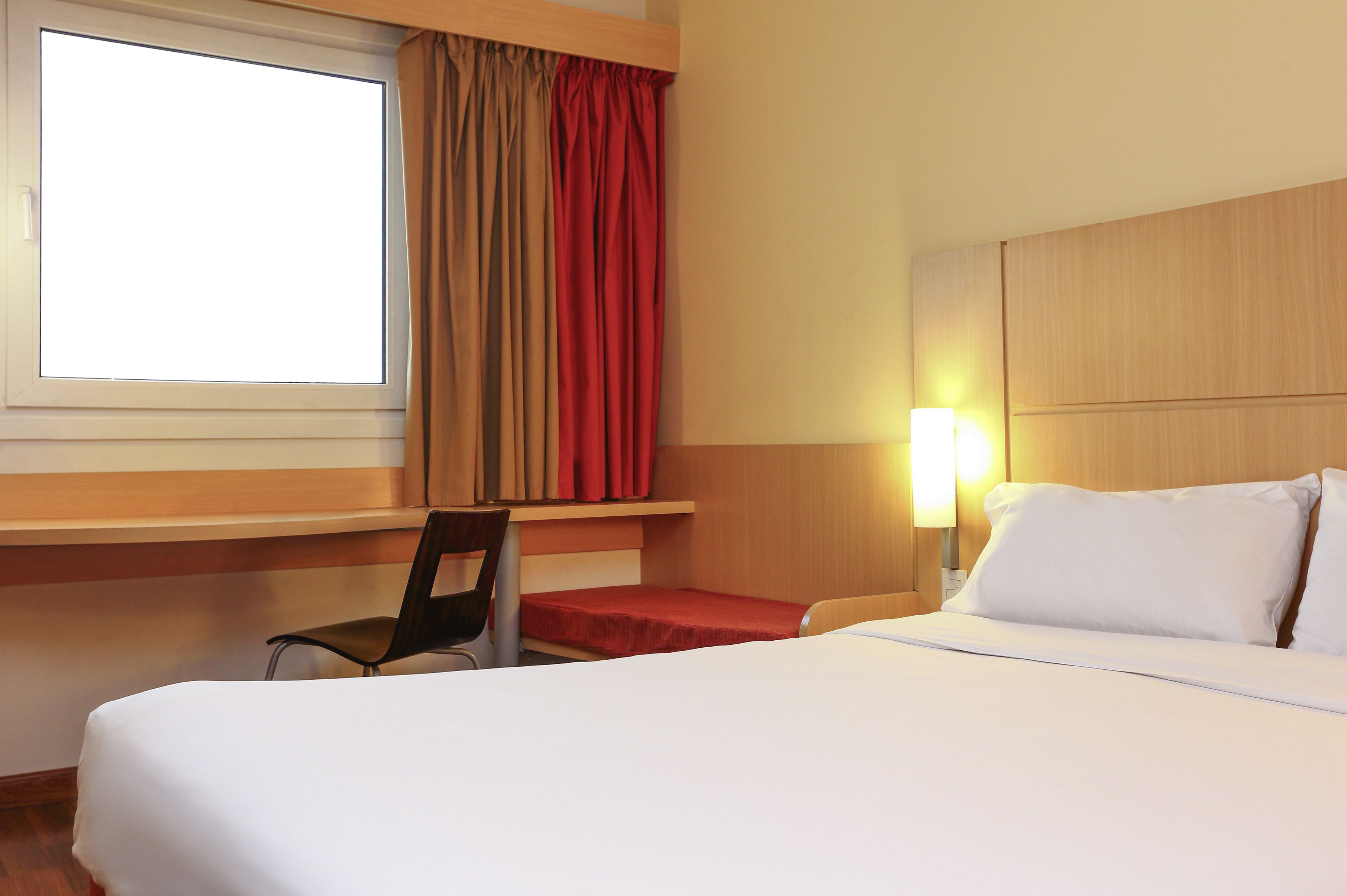 room, multiple beds | individually decorated, individually furnished, desk, soundproofing