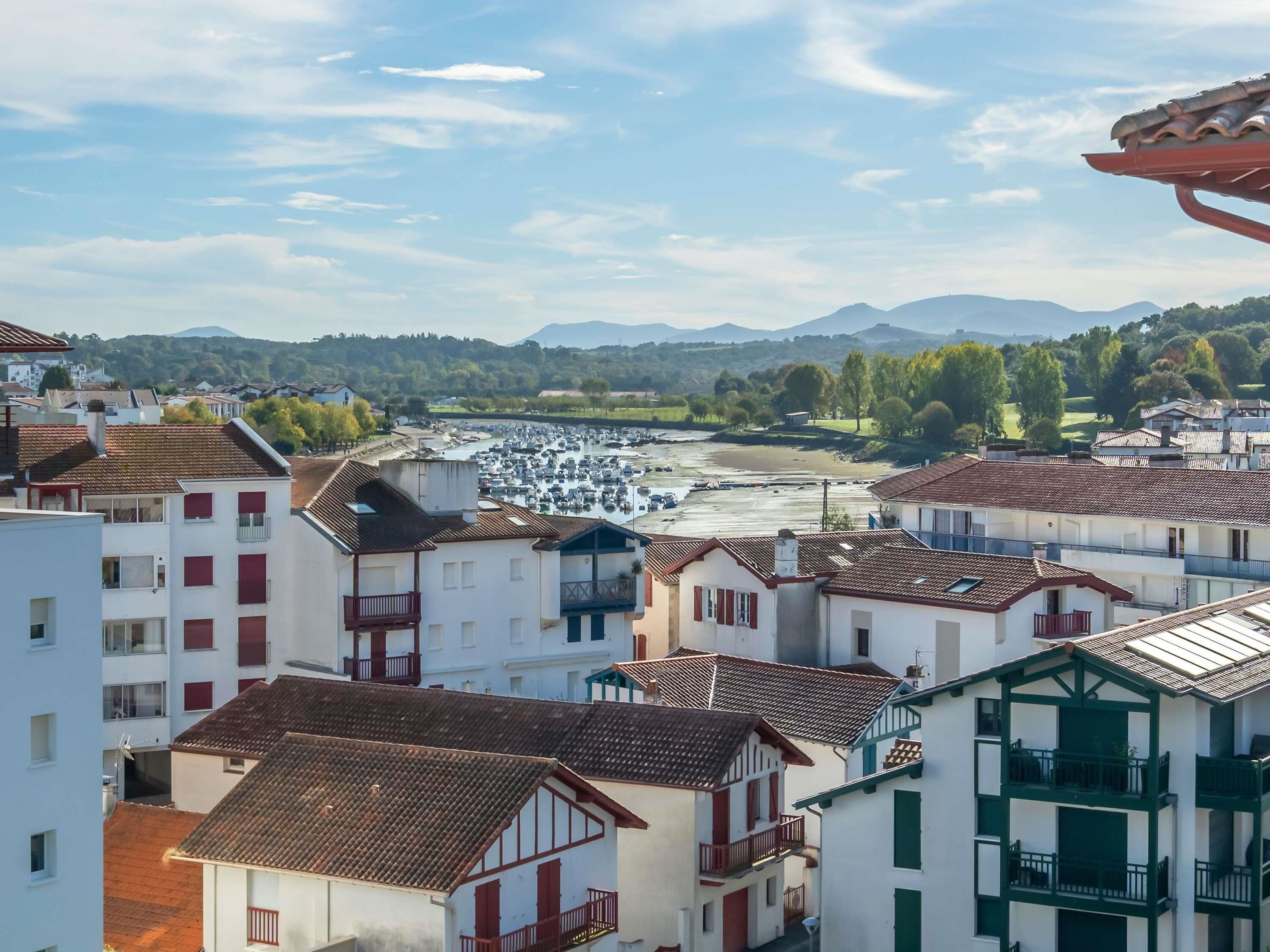 Individuell dekoriert, individuell eingerichtet, Schreibtisch
