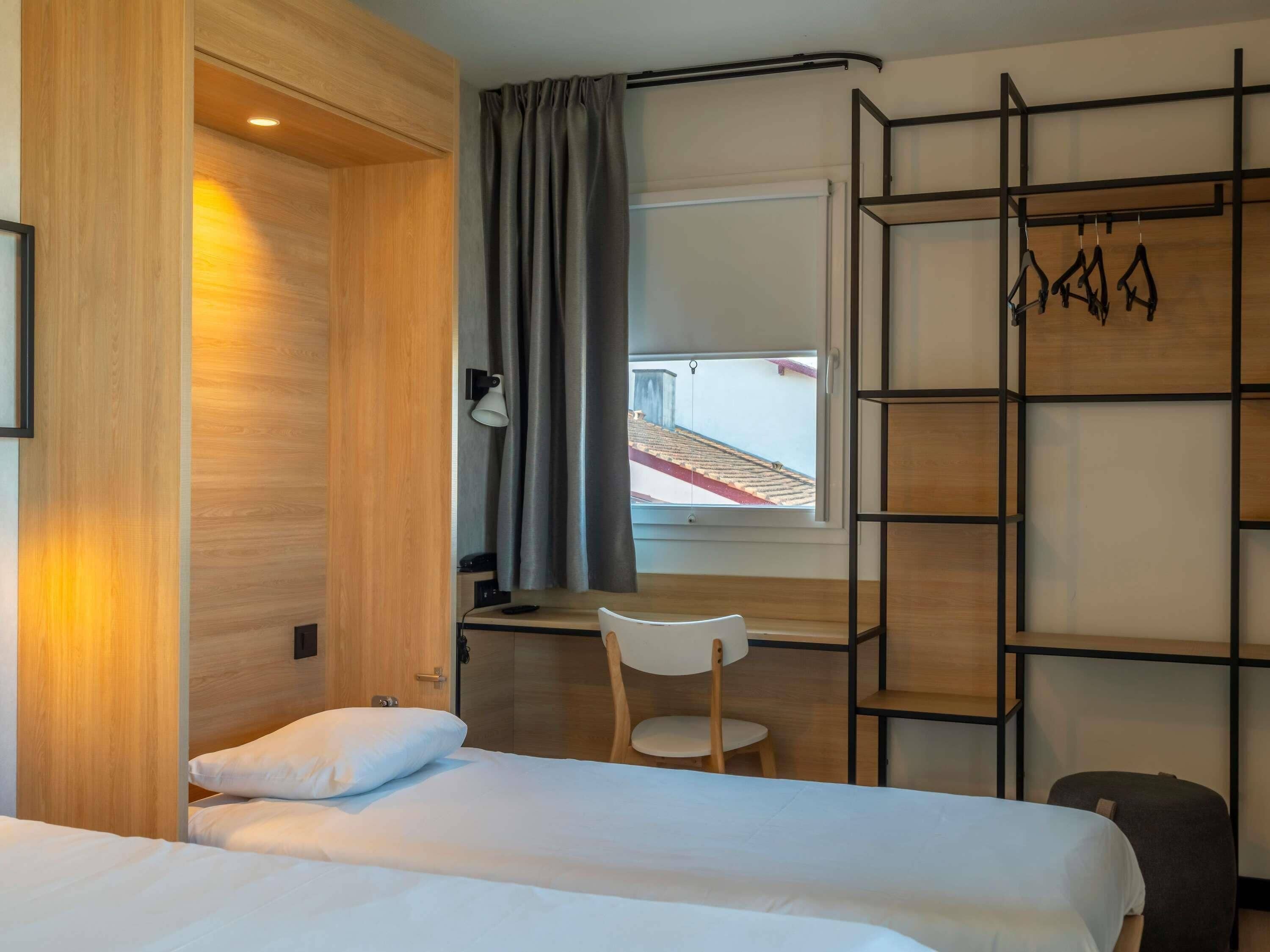 Standard Room, Double bed | Decoración personalizada, muebles diferentes y escritorio 