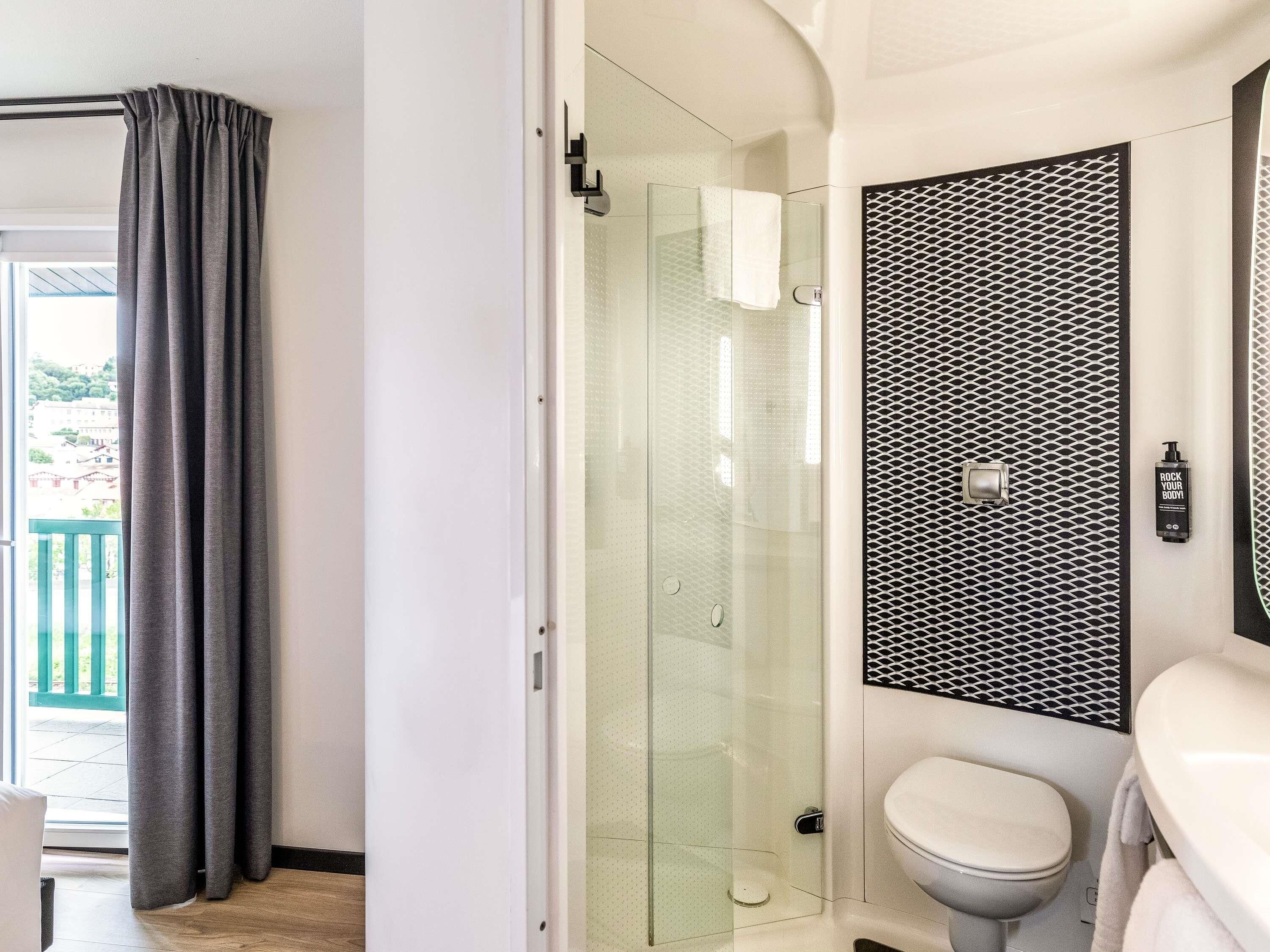 Individually decorated, individually furnished, desk, soundproofing