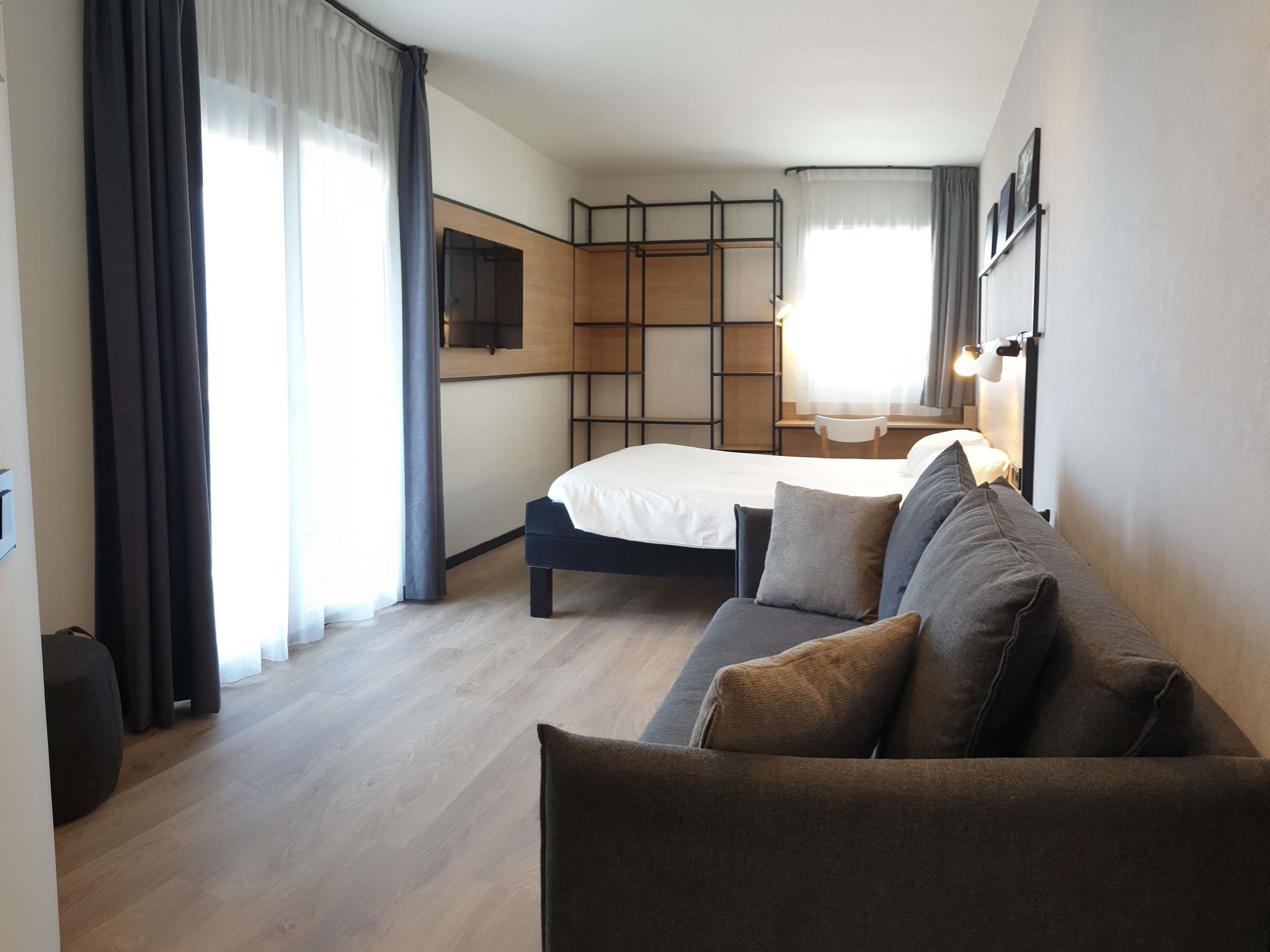 Superior Room, 1 Double Bed with Sofa bed, Balcony, River View | Individually decorated, individually furnished, desk, soundproofing