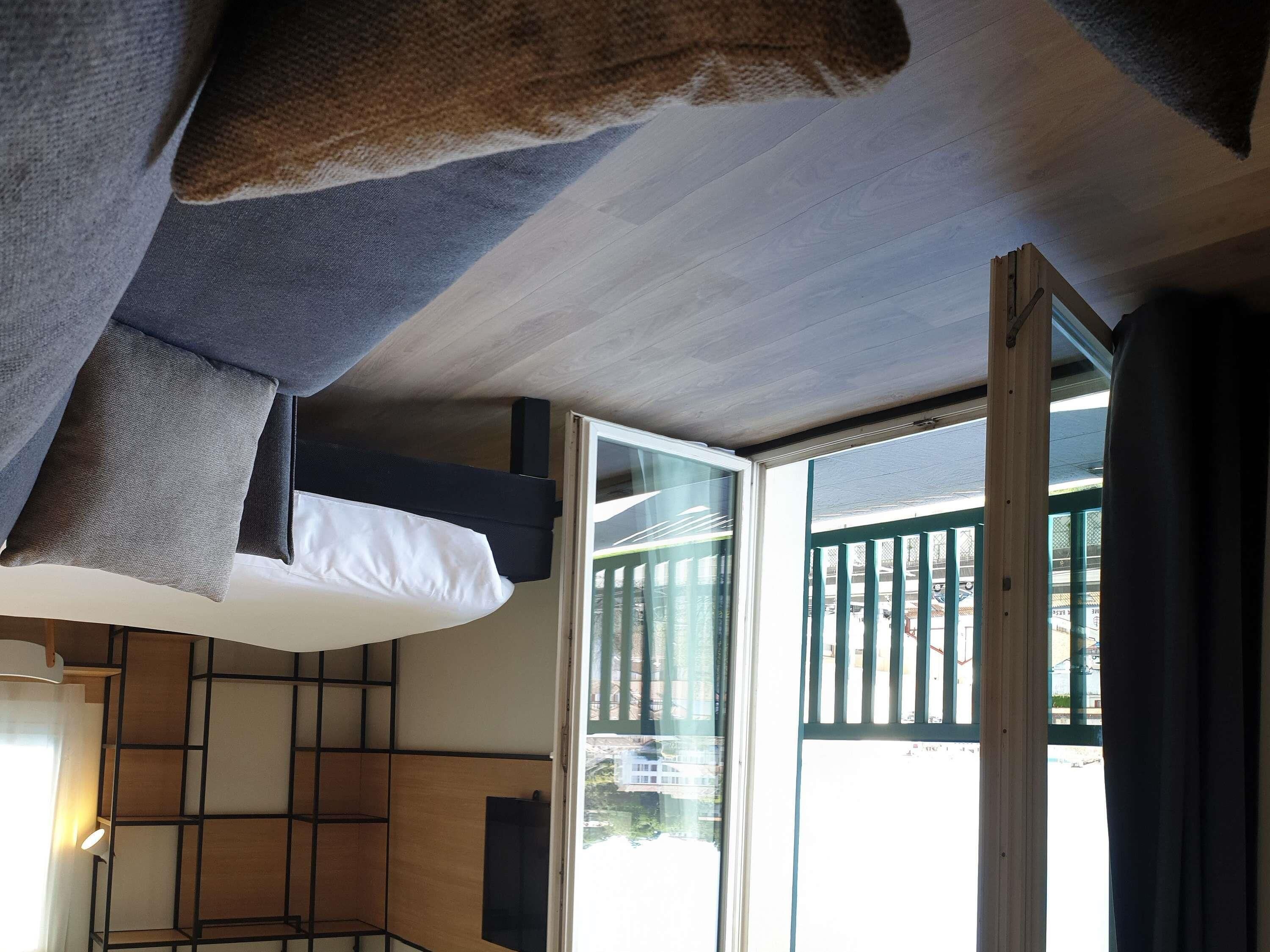 特色装修、特色家居、办公桌、隔音