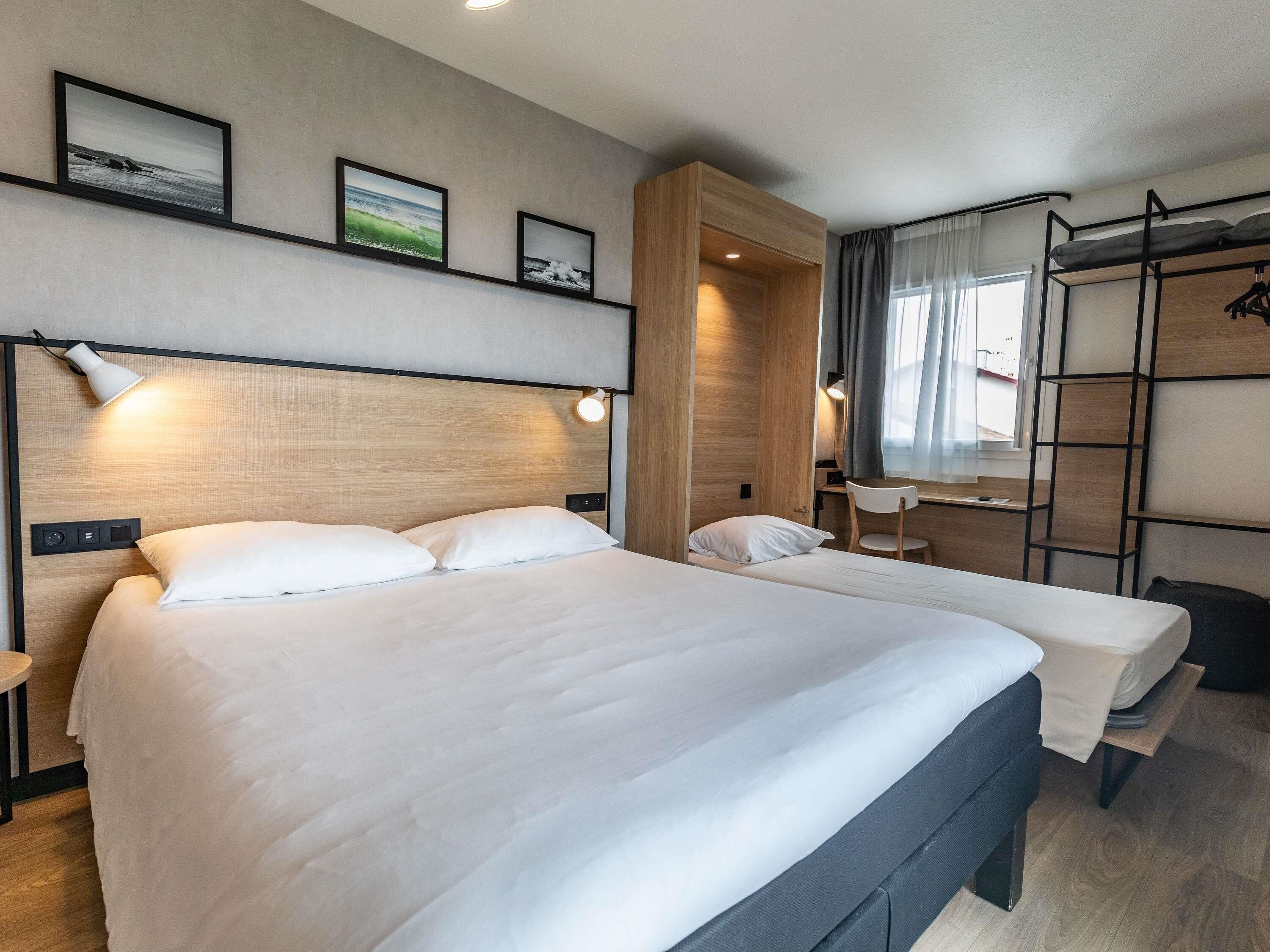 Standardrum - flera sängar - balkong | Individuell inredning, unika möbler, skrivbord och ljudisolering