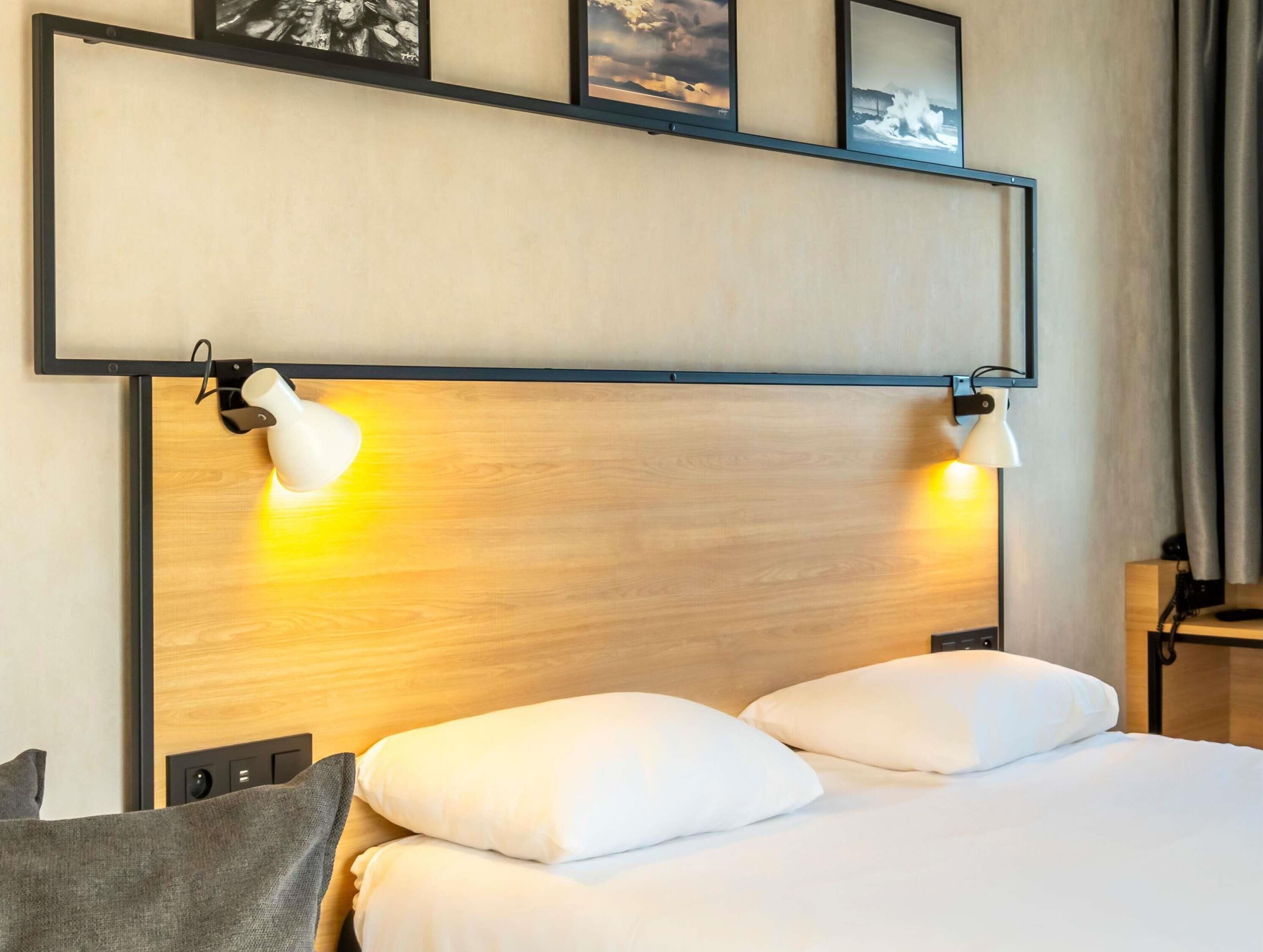 Rum - 1 dubbelsäng | Individuell inredning, unika möbler, skrivbord och ljudisolering