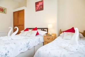 Free cots/infant beds, bed sheets