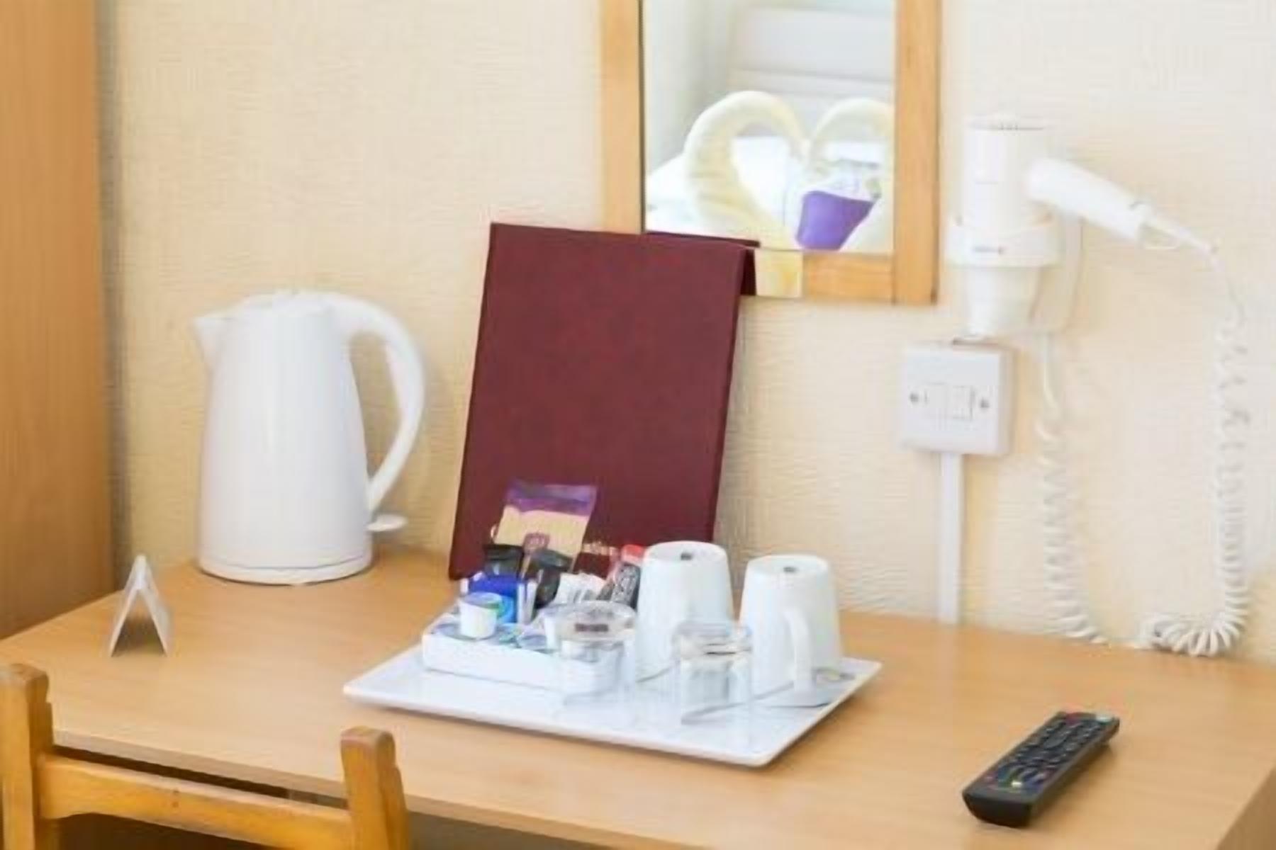 免费婴儿床、床单