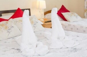 Free cots/infant beds, bed sheets