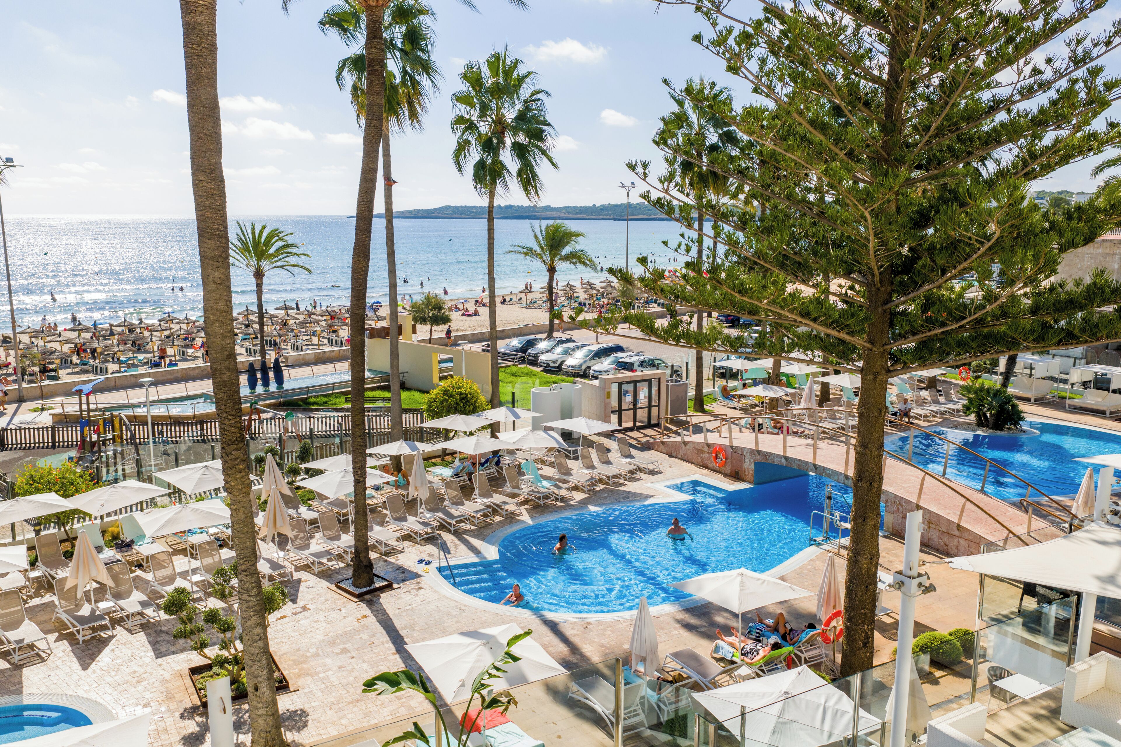 Indoor pool, 2 outdoor pools, pool umbrellas, pool loungers