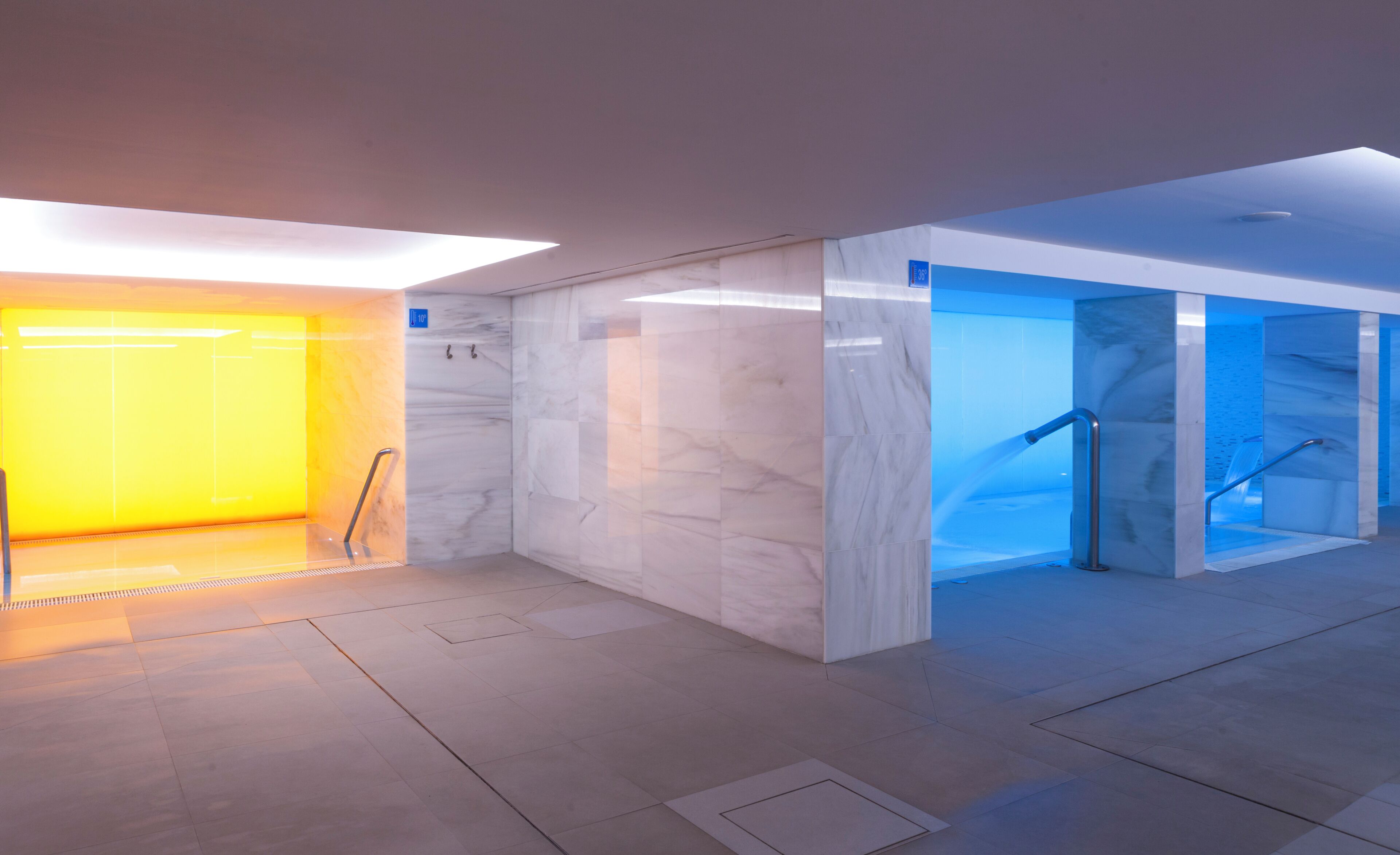 Un sauna, una bañera de hidromasaje, tratamientos corporales