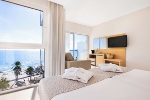Junior-Suite, Balkon, Meerblick | Minibar, Zimmersafe, Schreibtisch, schallisolierte Zimmer