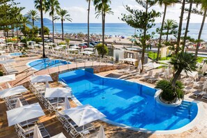 Indoor pool, 2 outdoor pools, pool umbrellas, pool loungers - CM Playa del Moro Hotel (Sant Llorenc des Cardassar)