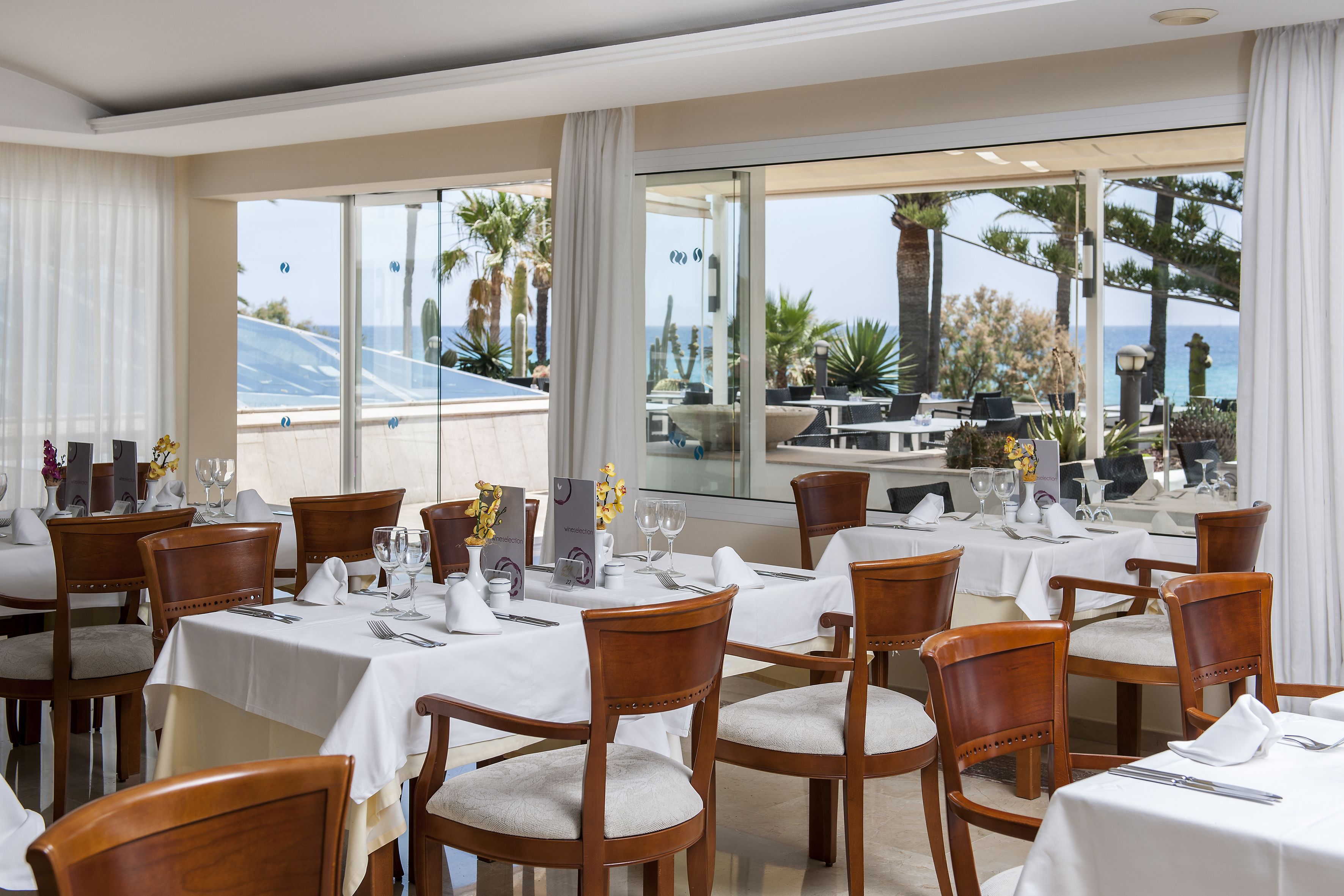 breakfast, lunch and dinner served