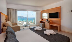 Minibar, in-room safe, desk, soundproofing - CM Playa del Moro Hotel (Sant Llorenc des Cardassar)