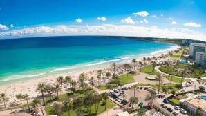 A coastal hotel with a beach view, parking, and a pool area. - CM Playa del Moro Hotel (Sant Llorenc des Cardassar)