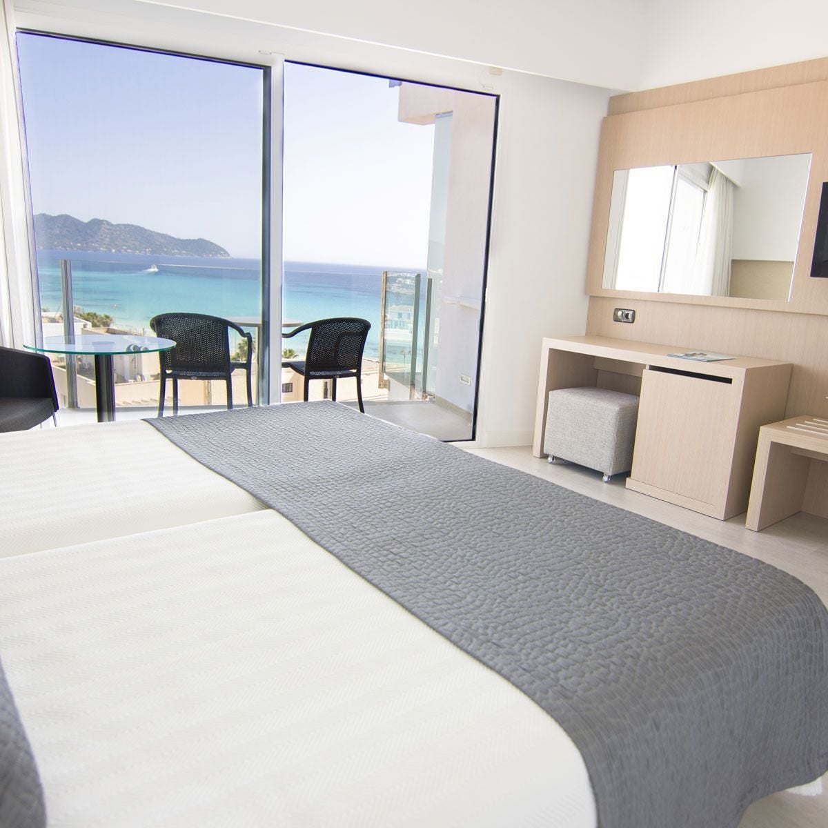 double room, balcony, sea view (z) | 1 bedroom, minibar, in-room safe, desk