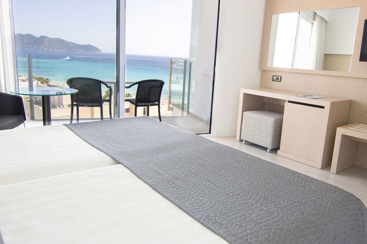 double room, balcony, sea view (z) | 1 bedroom, minibar, in-room safe, desk