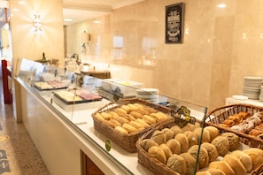 Café da manhã, almoço e jantar